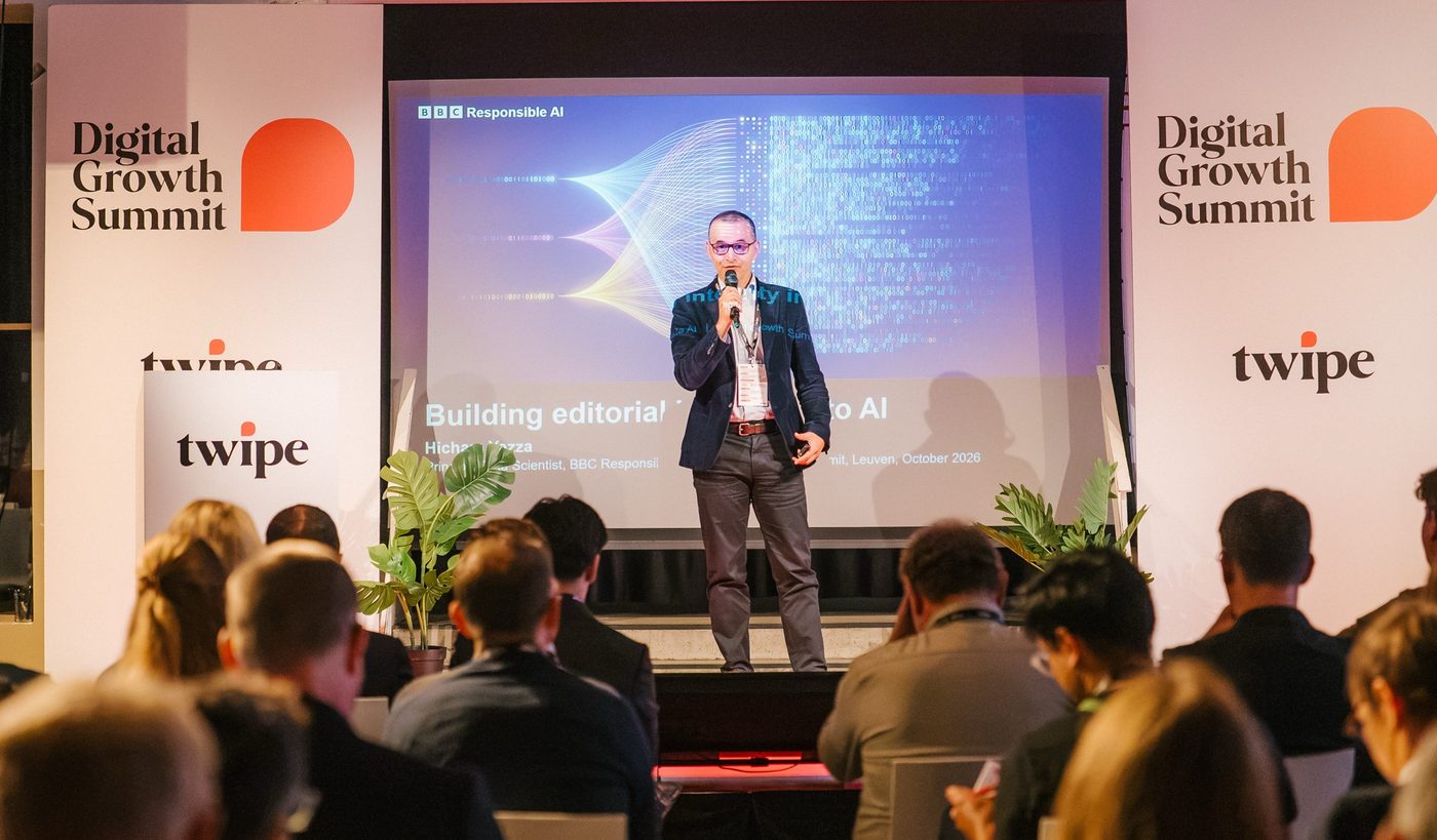 Hicham Yezza speaking on building editorial integrity into AI at the Digital Growth Summit in Leuven